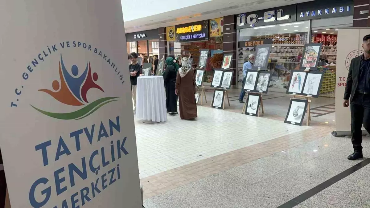 Tatvan Gençlik Merkezi’nde ‘Döngüsel Yansımalar’ Temalı Resim Sergisi Açıldı