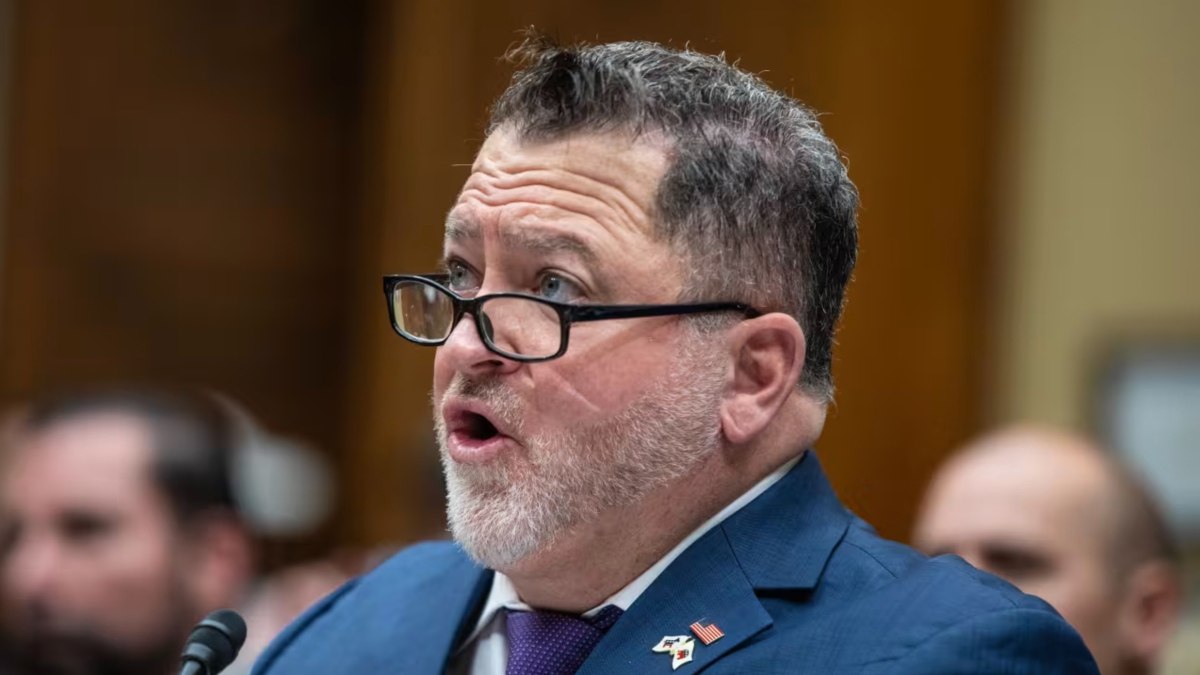 Eski Pentagonlu yetkilisi Elizondo’dan UFO’larla ilgili ‘evrende yalnız değiliz’ iddiası