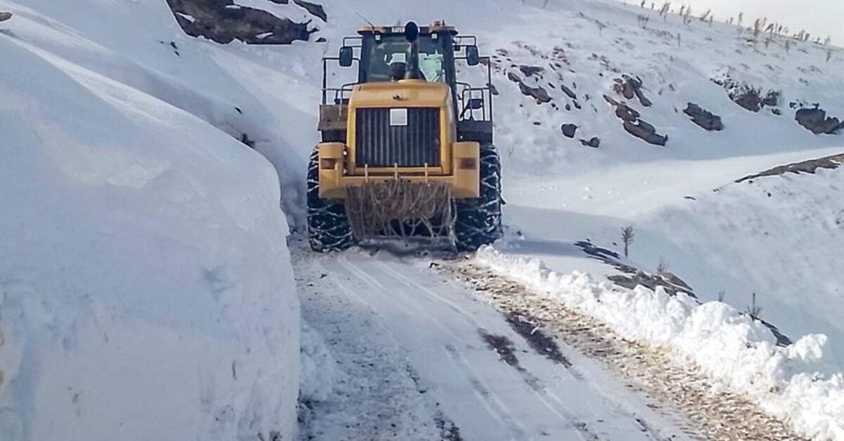 Van’da kırsal yollar karla mücadele ekiplerince temizleniyor