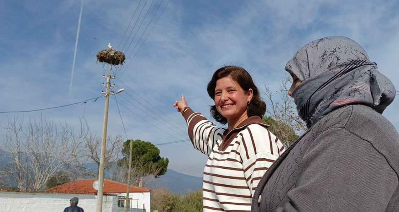 Köye ilk gelen leylek iki çuval un kazandırdı