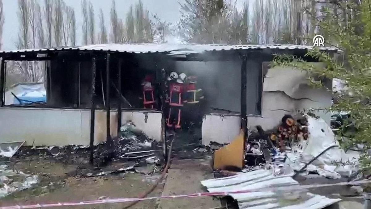 Prefabrik evdeki yangında 2 çocuk öldü