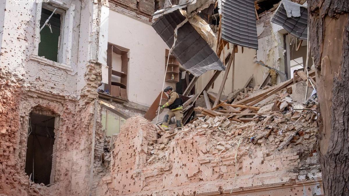 Rusya Ukrayna’yı balistik füzeyle vurdu: 30’dan fazla can kaybı var